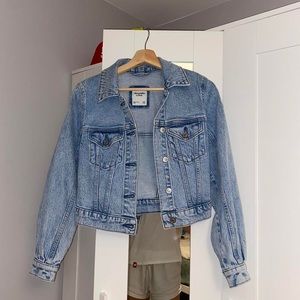 Abercrombie & Fitch Cropped 80’s Denim Jacket